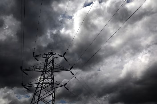 英国能源市场迎来新玩家；特斯拉供电许可开启竞争新局。