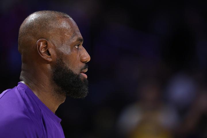  Shams最新透露；詹姆斯退役悬念大；湖人结局左右一切。 体育新闻 Shams最新透露；詹姆斯退役悬念大；湖人结局左右一切。 体育新闻