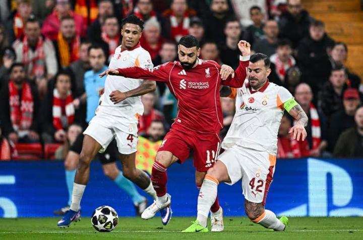  欧冠失利后加拉塔萨雷后卫感慨：赛季持续进步；明年强势回归，为国家争光！ 体育新闻