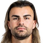  欧冠失利后加拉塔萨雷后卫感慨：赛季持续进步；明年强势回归，为国家争光！ 体育新闻