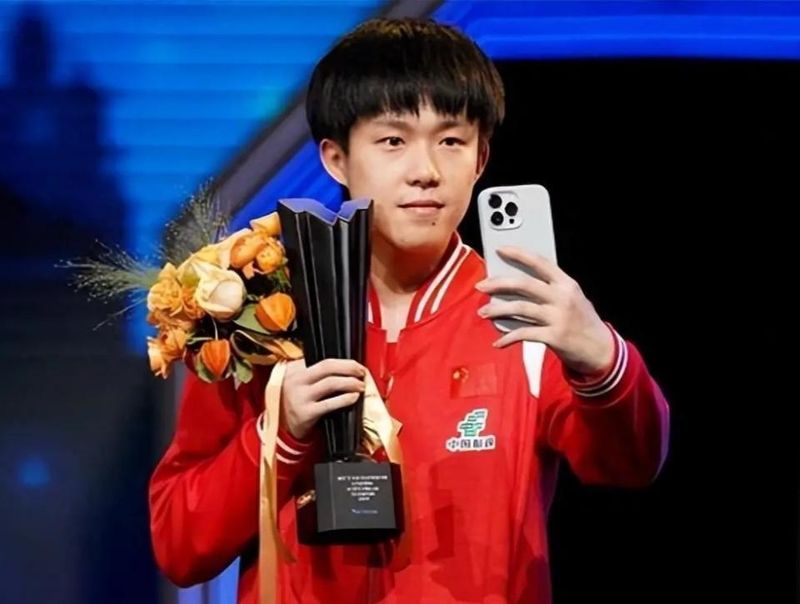  国乒年轻主力意外缺席；林诗栋退出澳门世界杯赛事；男单阵容迎来调整压力。 体育新闻 国乒年轻主力意外缺席；林诗栋退出澳门世界杯赛事；男单阵容迎来调整压力。 体育新闻