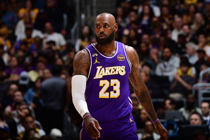  万千光环后的克制之道：从一场胜负看顶级球星的转型心法 体育新闻